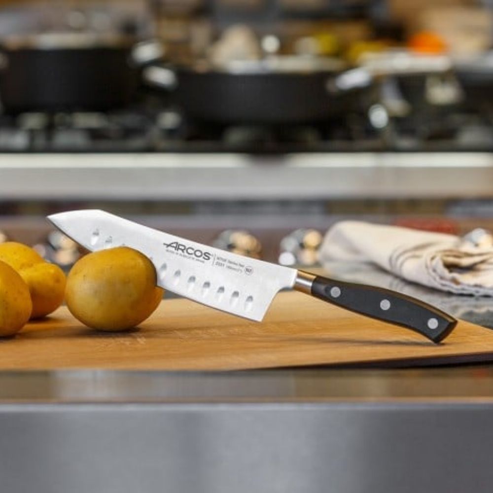 CUCHILLO COCINA SANTOKU 18 CM 233100 RIVIERA NEGRO ARCOS