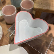 POCILLO CORAZON BORDE ROSADO 15X14X5 CM