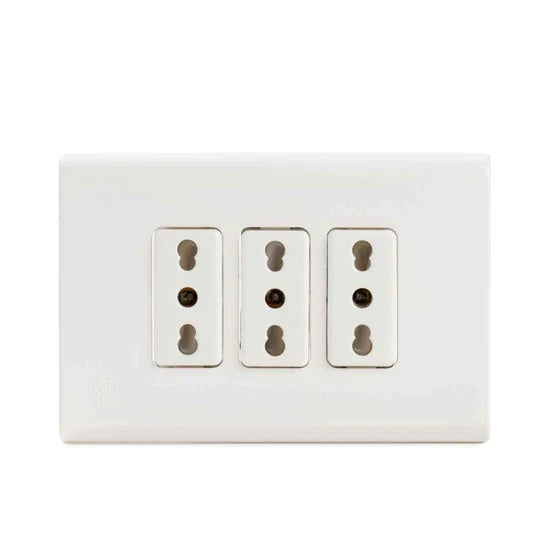 TOMA CORRIENTE TRIPLE 2P+T 10/16A BLANCO CASTILLO